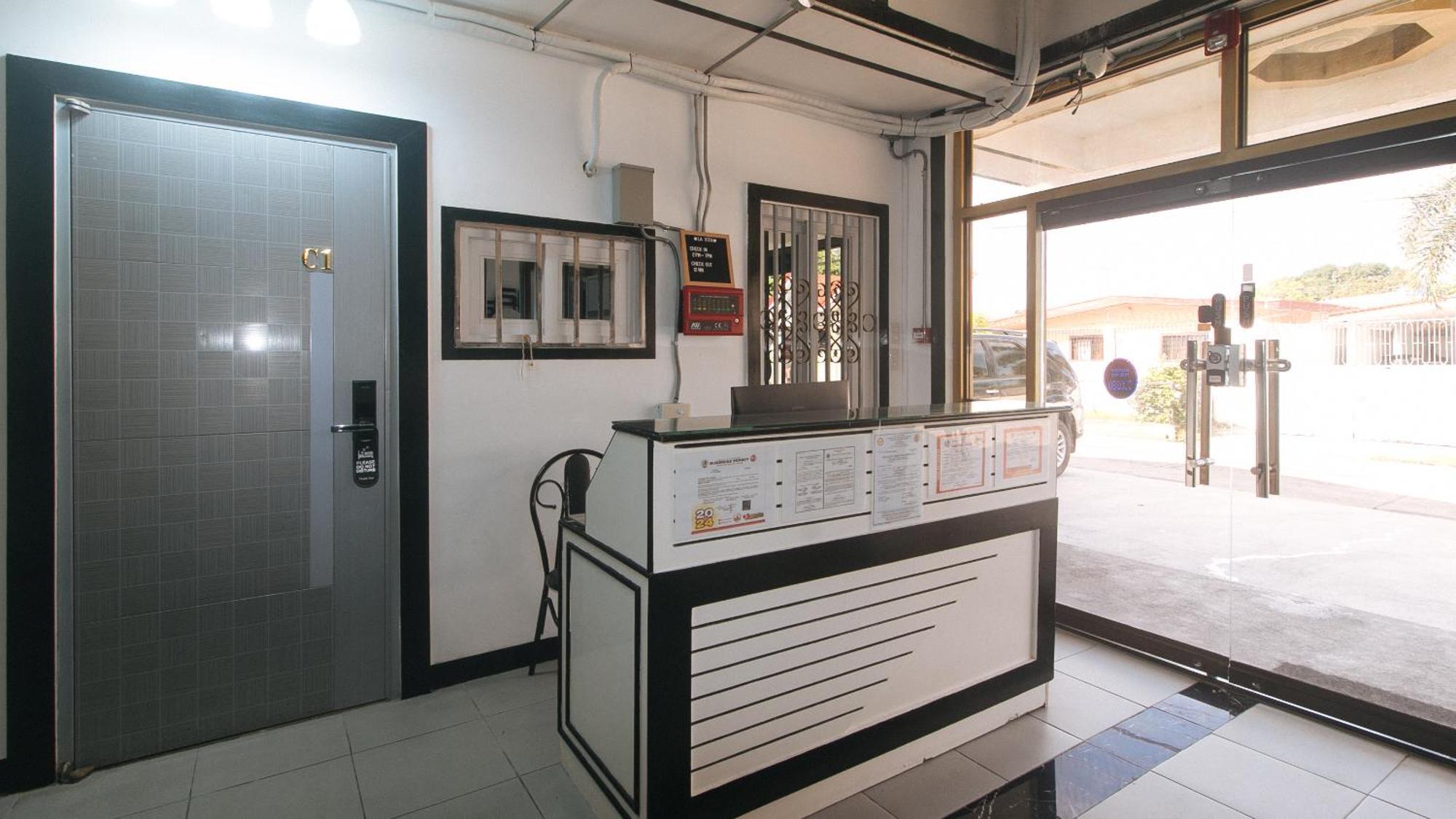 RedDoorz @ Colorado Street Angeles City Exterior foto
